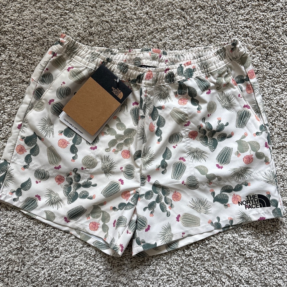 NWT North Face Girls shorts size 10/12